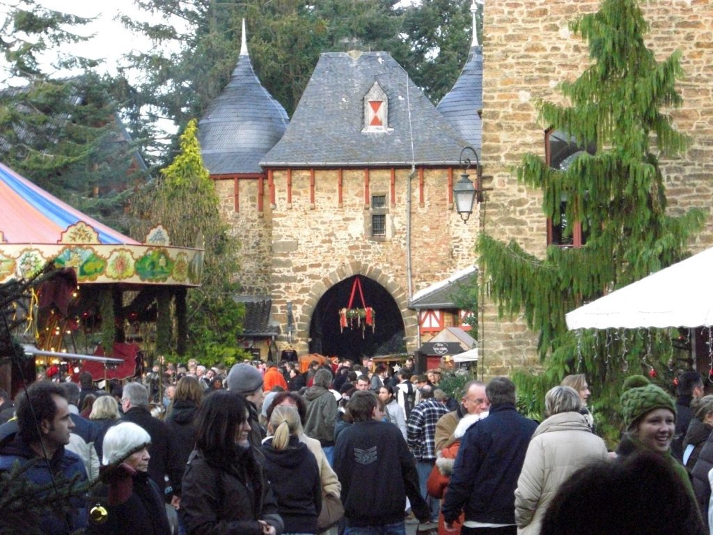 Weichnachtsmarkt Burg Satzvey 2008