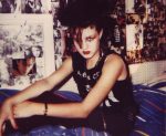 Gothic 1984 auf ihrem Bett