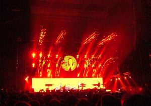 Depeche Mode Bühne in Rot