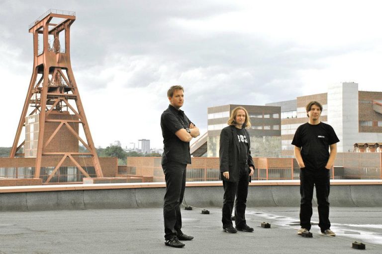 Dusk to Dawn: Remains – Schallplatten passen nicht in Briefkästen