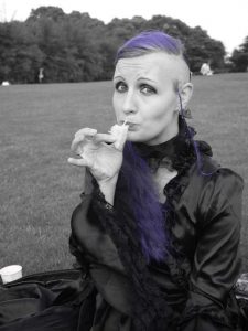 Picknick - Cute Goth eating Pineapple