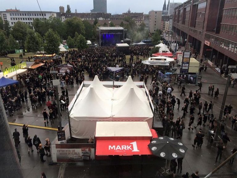 Amphi erstmals in der Lanxess-Arena – Mit dem Charme eines Luftschutzbunkers