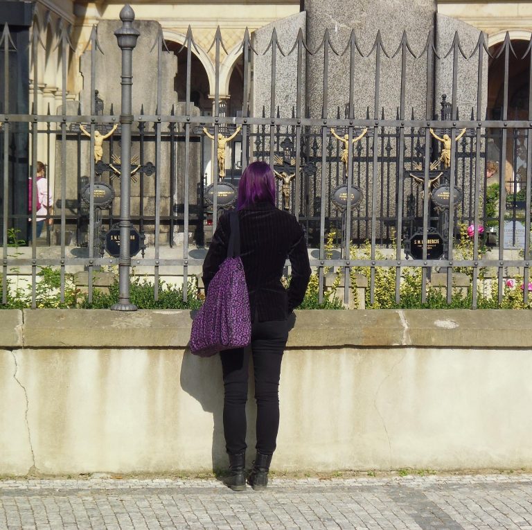 Letzte Ruhe in der goldenen Stadt der 100 Türme – Vyšehrader Friedhof