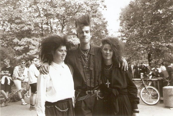 Wave-Gotik-Treffen 1992 vor dem Eiskeller