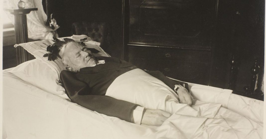 Bilder des Todes Faszination PostMortem Fotografie
