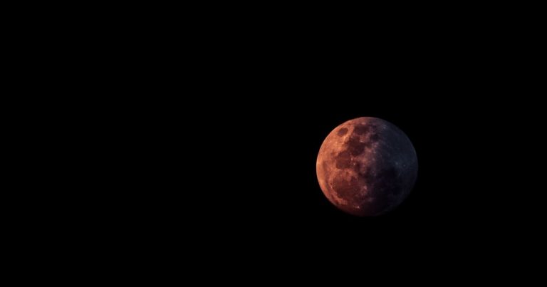 Musikperlen – Während sich der Mond versteckt, kriechen Liliputaner unter der Kälte hindurch (Tauchgang #40)