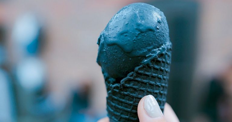 Schwarze Eiscreme