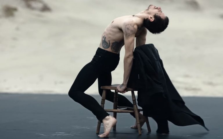 Schluss mit dem Geschlurfe! Heute tanzt man Ballett zu Depeche Mode