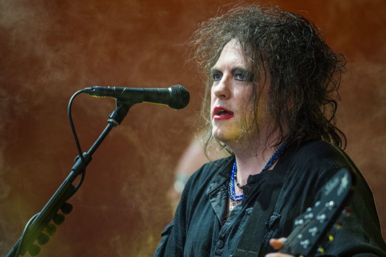 Bill Ebbesen, Robert Smith (musician) crop, CC BY-SA 3.0