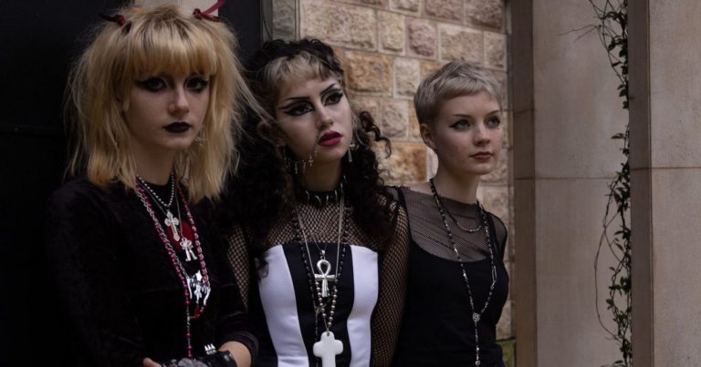 Formel Goth: Eine unmögliche Brücke zwischen Billy Idol und Italo-Disco