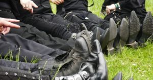 Schuhspitzen aus dem Pikes-Kreis beim Spontis-Treffen 2022