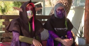 Zwei Xenogender der Vereinigung Neurodungeon