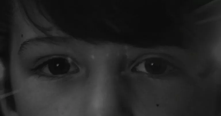 Die Augenpartie eines Jungen