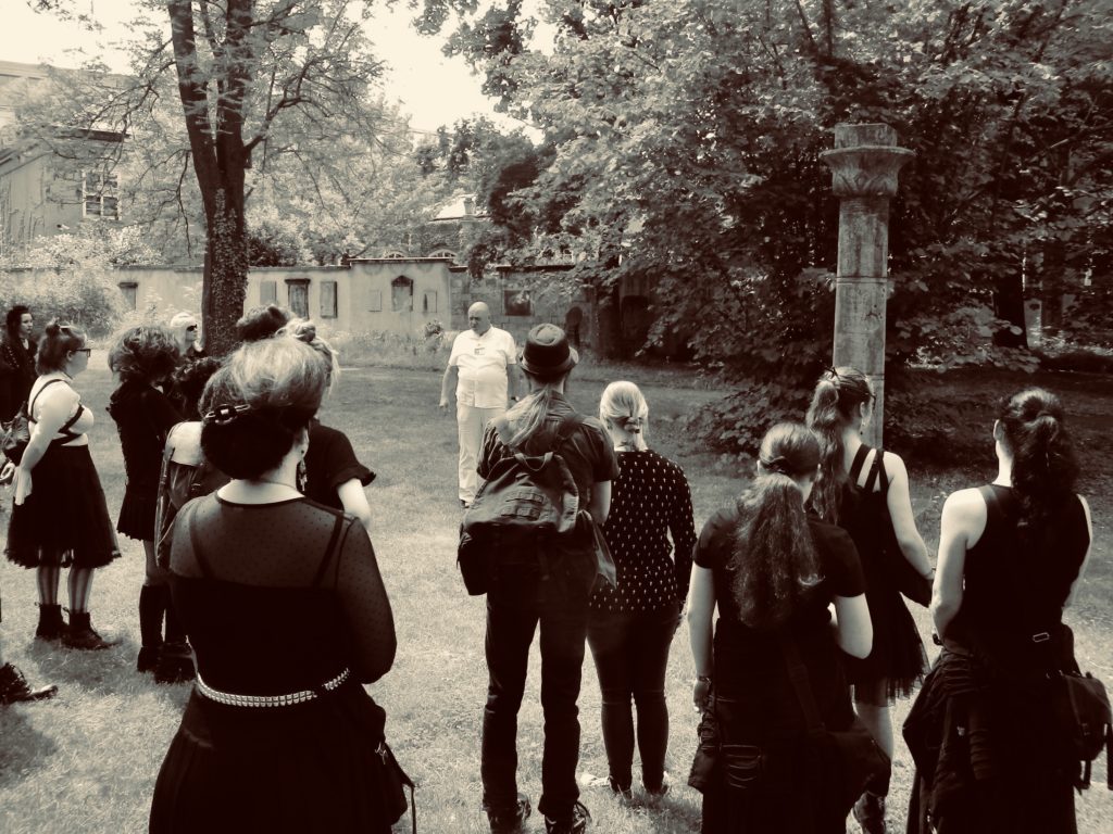 Führung über den Alten Johannisfriedhof Leipzig während des WGT Führung über den Alten Johannisfriedhof Leipzig beim Wave-Gotik-Treffen