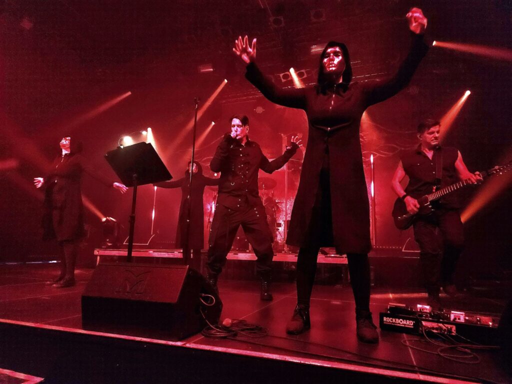 Blutengel auf der Bühne im Batschkapp Frankfurt