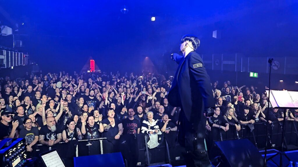 Blutengel auf der Bühne im Batschkapp Frankfurt
