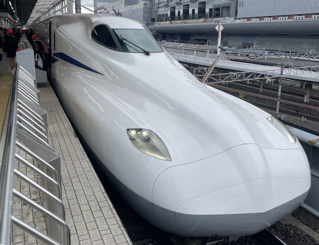 Shinkansen Typ N700. Ich liebe Züge.