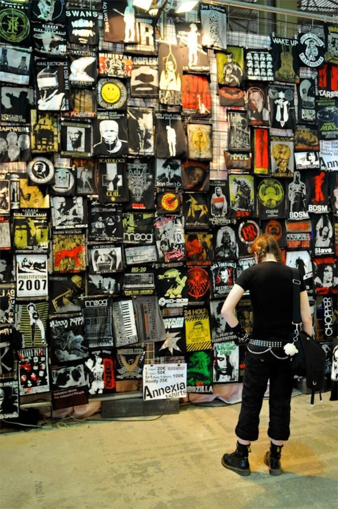 T-Shirts in der Agra-Messehalle